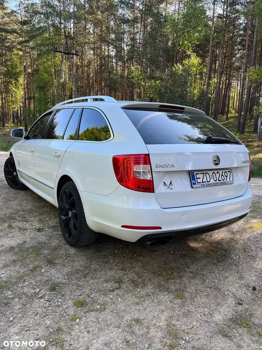 Skoda Superb 2015 photo 2