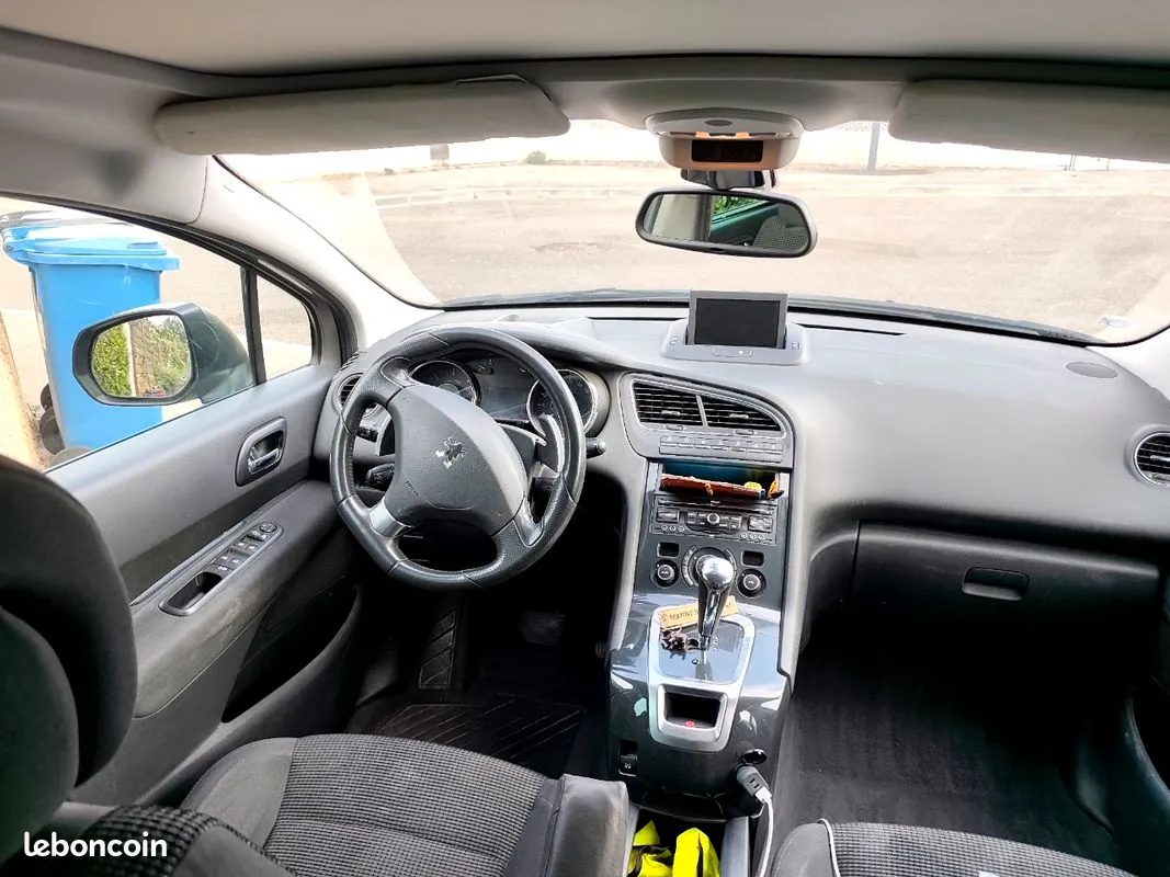 Peugeot 5008 2012 photo 3