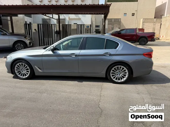 BMW 5 Series 2018 photo 2