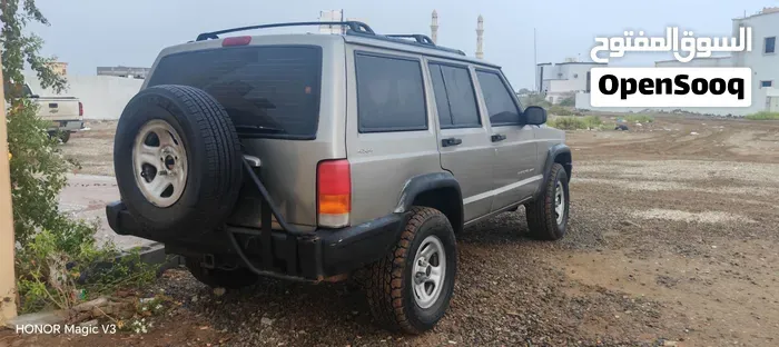 Jeep Cherokee 2000 photo 4