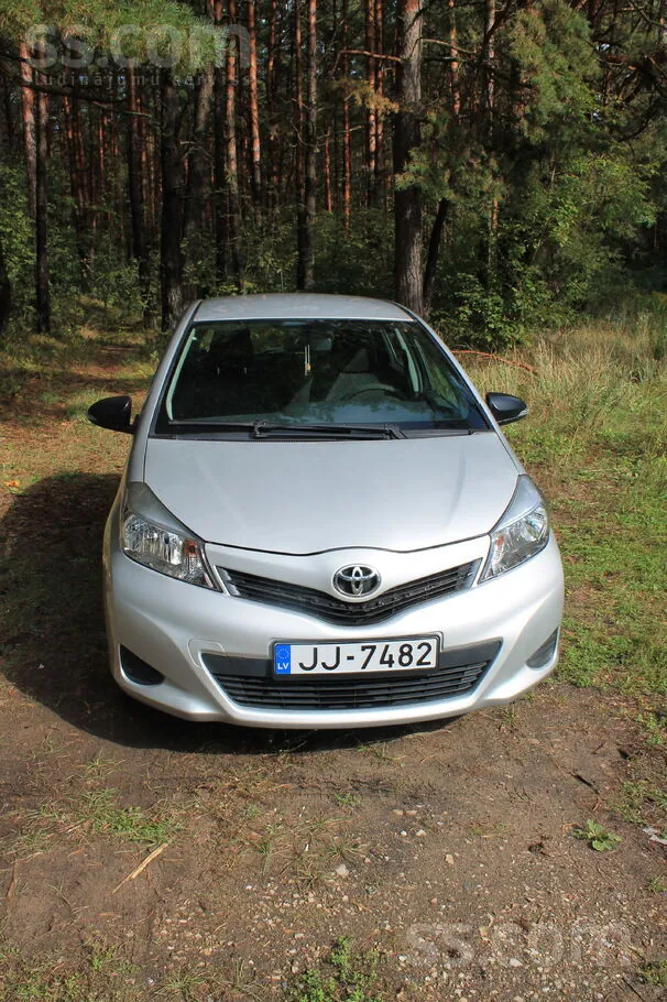 Toyota Yaris 2013 photo 2