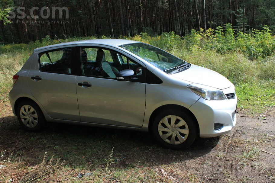 Toyota Yaris 2013 photo 3