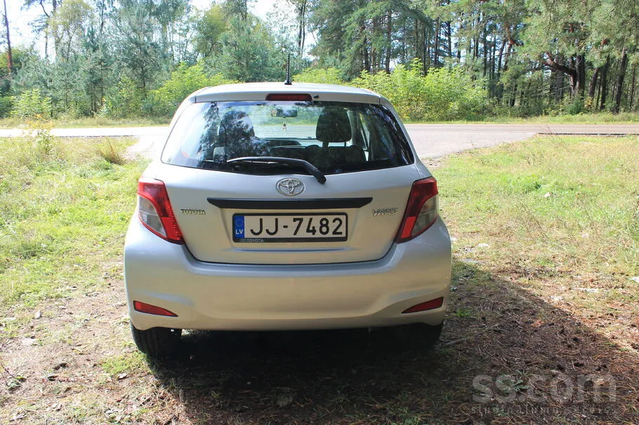 Toyota Yaris 2013 photo 4