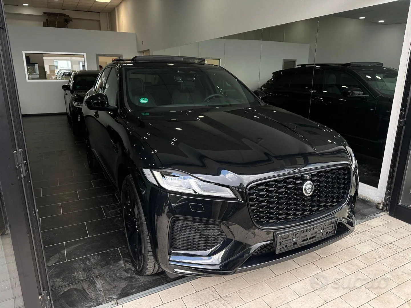 Jaguar F-Pace 2024 photo 2