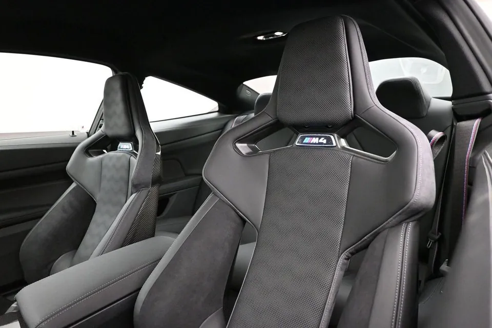BMW M4 2027 photo 4