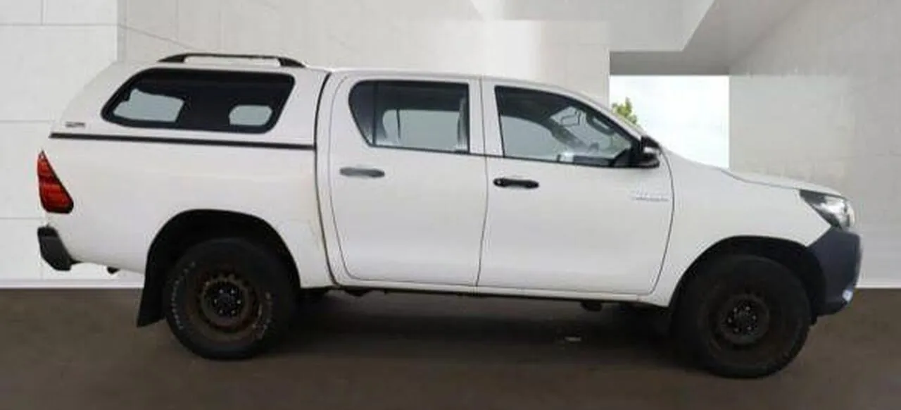 Toyota Hilux 2017 photo 2