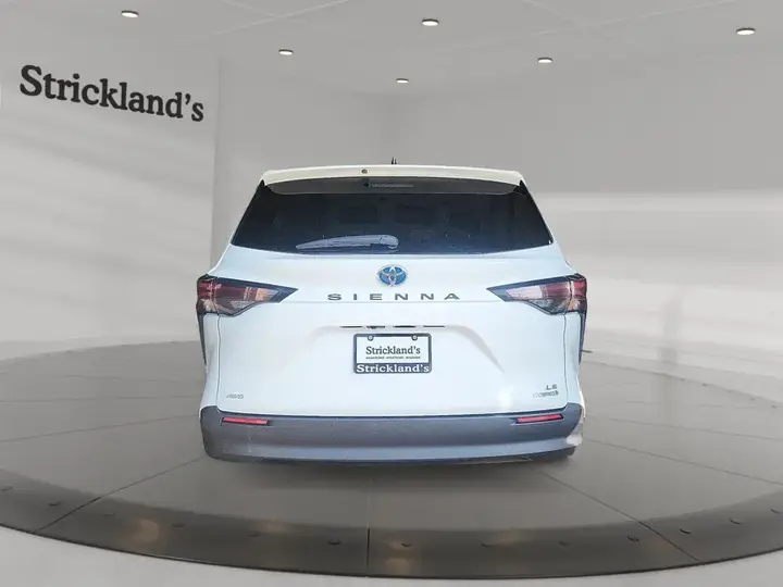 Toyota Sienna 2024 photo 3