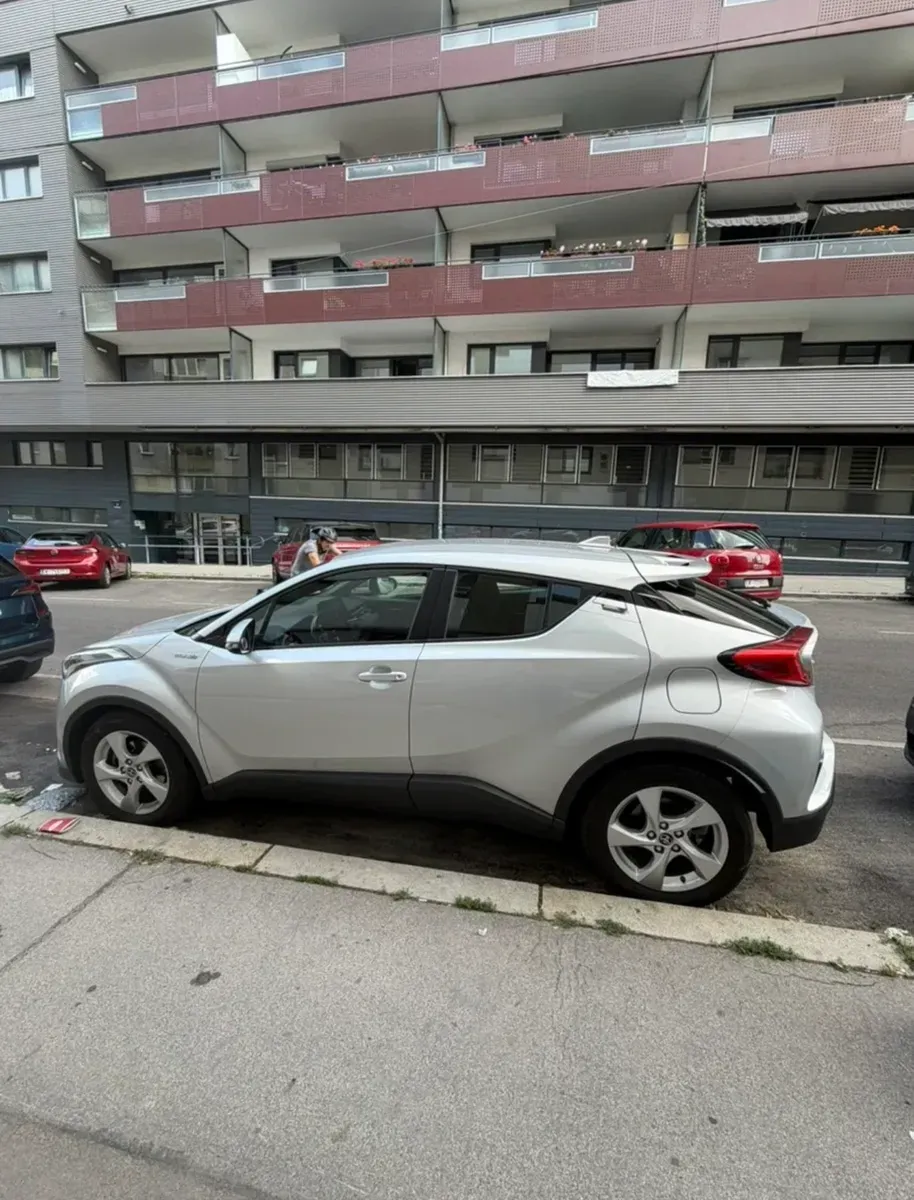 Toyota C-Hr 2018 photo 2