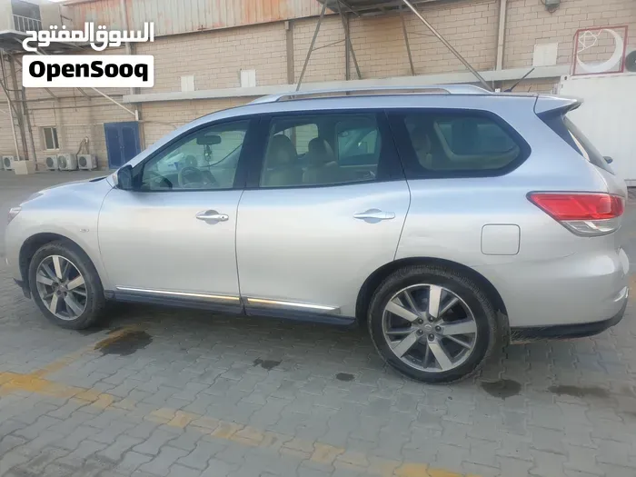Nissan Pathfinder 2013 photo 2