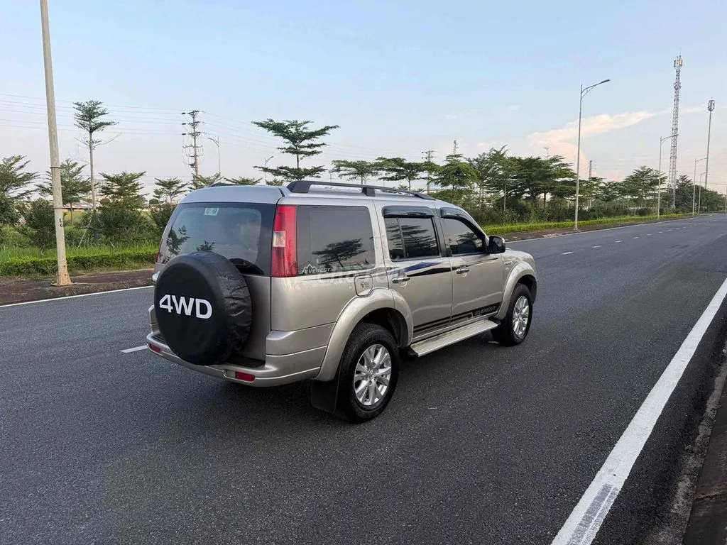 Ford Everest 2009 photo 2
