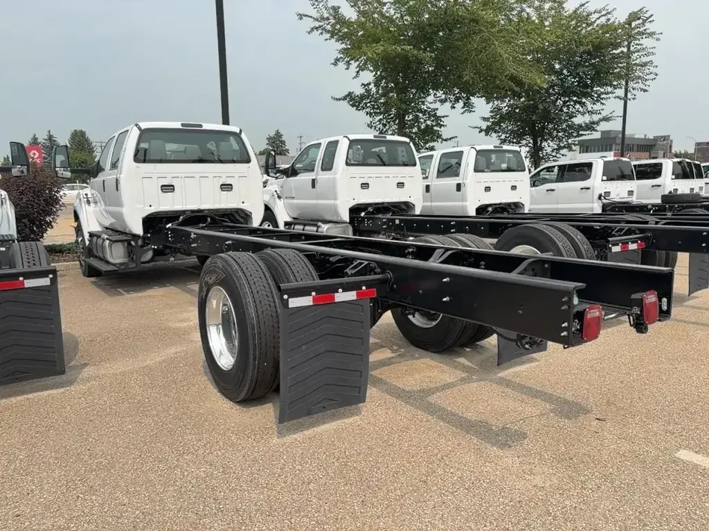 Ford F-750 2026 photo 5