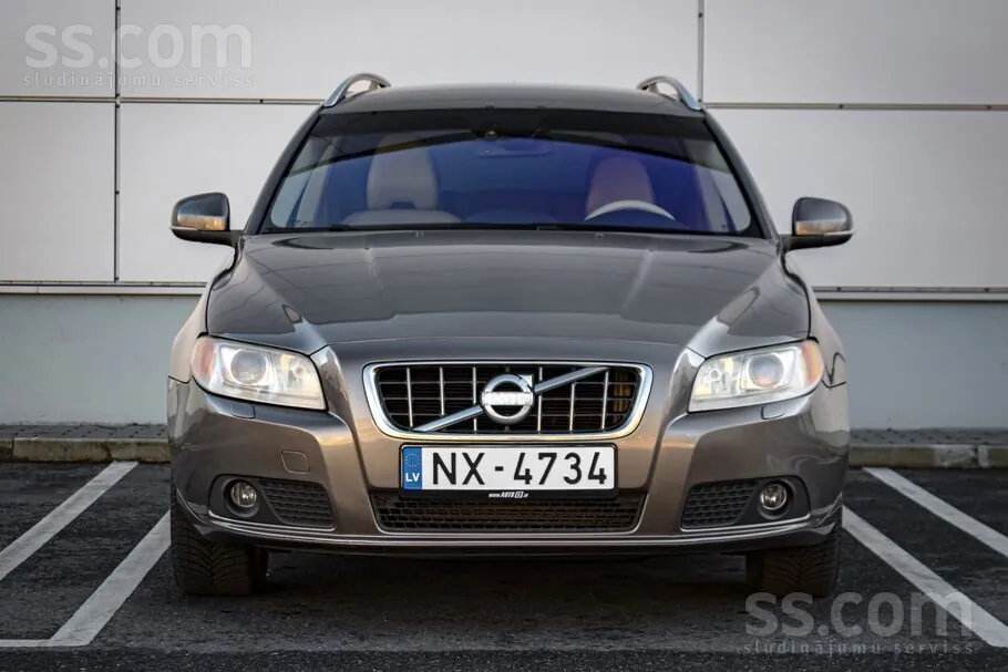 Volvo V70 2011 photo 2