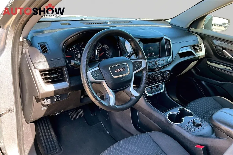 GMC Terrain 2024 photo 2