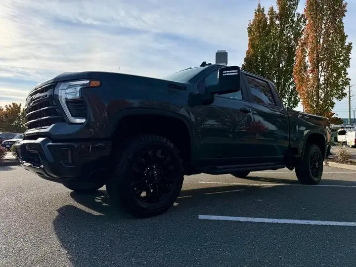 Chevrolet Silverado 3500Hd 2025 photo 3