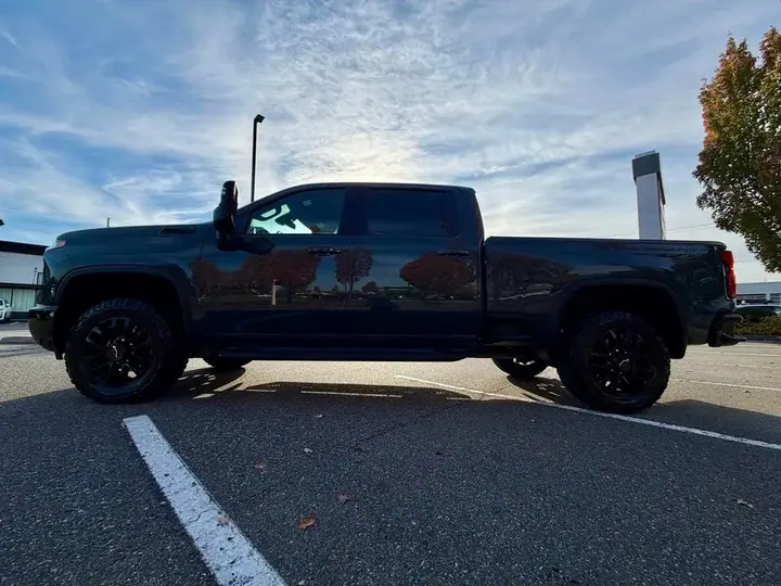 Chevrolet Silverado 3500Hd 2025 photo 4