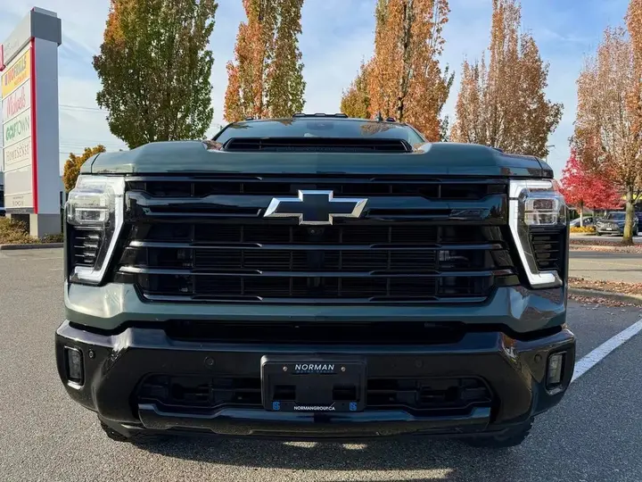 Chevrolet Silverado 3500Hd 2025 photo 2
