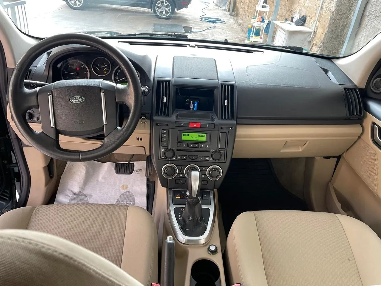 Land Rover Freelander 2012 photo 3