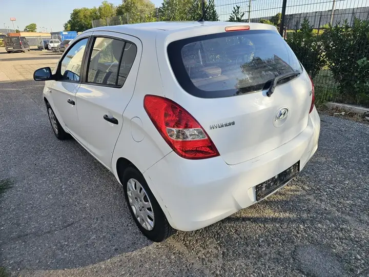 Hyundai I20 2010 photo 3