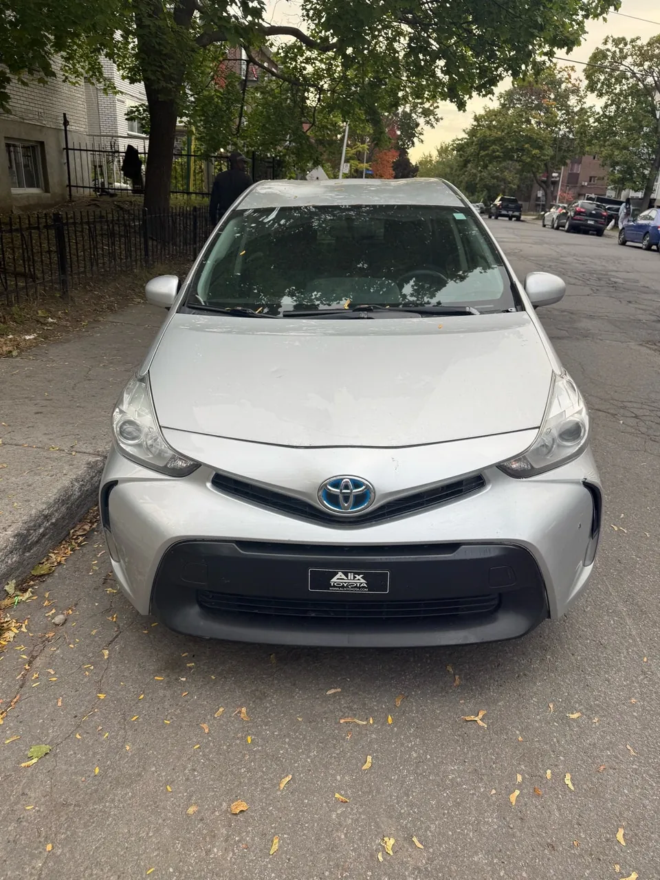 Toyota Prius V 2016 photo 2