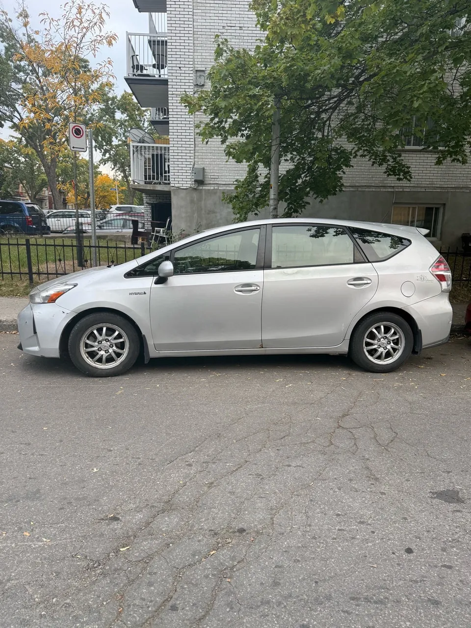 Toyota Prius V 2016 photo 3