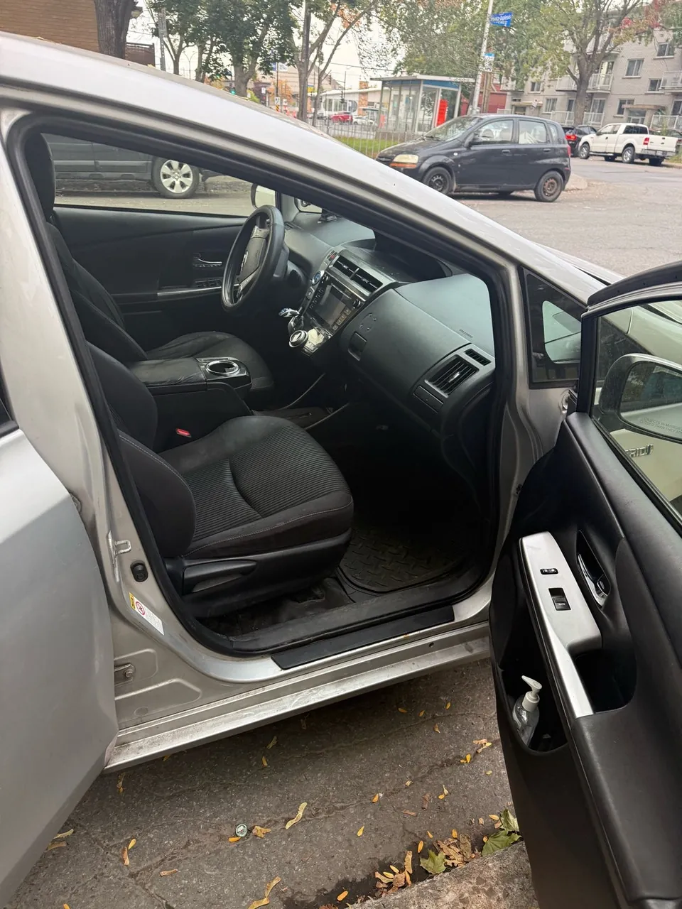 Toyota Prius V 2016 photo 4