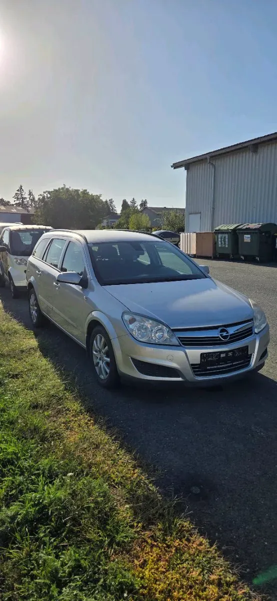 Opel Astra 2008 photo 2