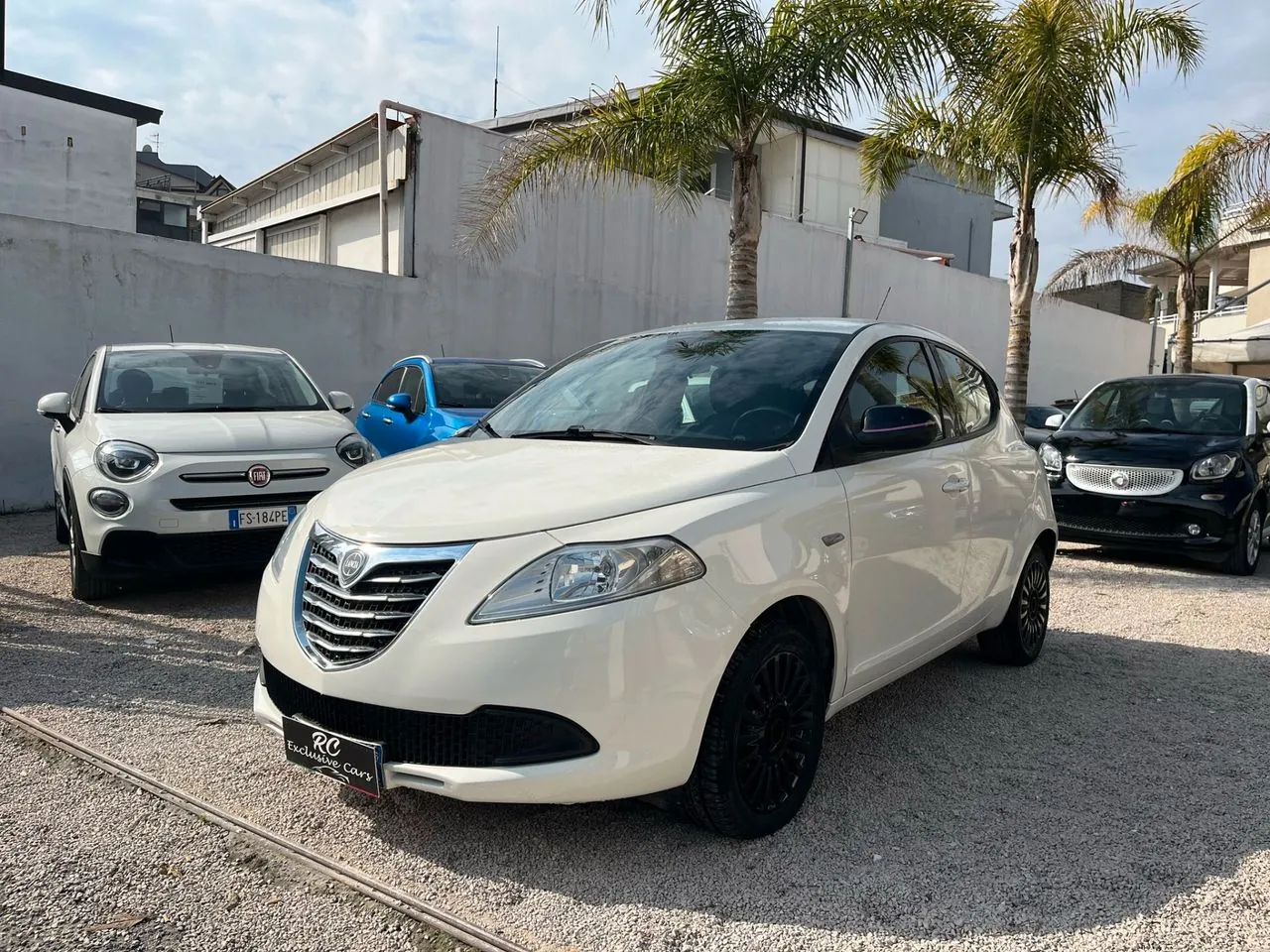 Lancia Ypsilon 2014 photo 2