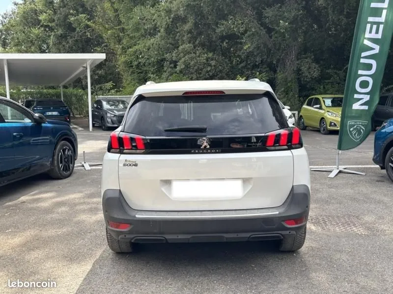 Peugeot 5008 2017 photo 2