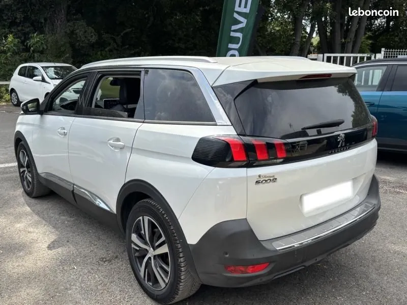 Peugeot 5008 2017 photo 5