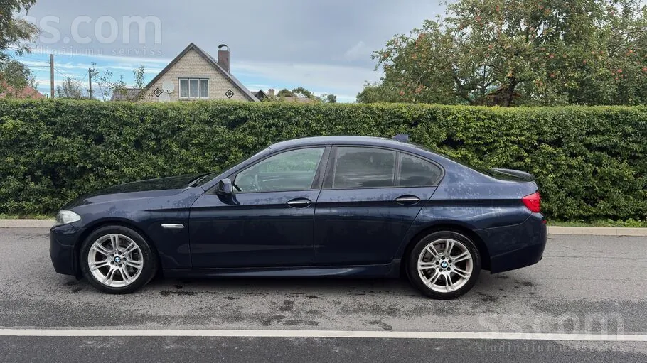BMW 530 2011 photo 2