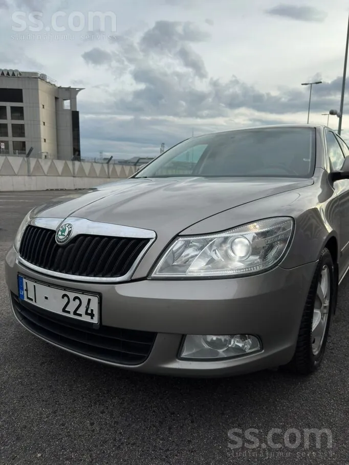 Skoda Octavia 2012 photo 2