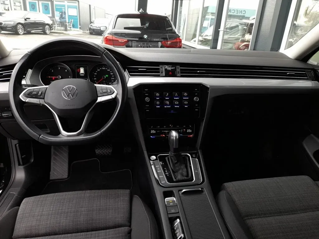 Volkswagen Passat 2022 photo 3
