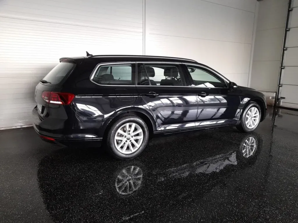 Volkswagen Passat 2022 photo 2