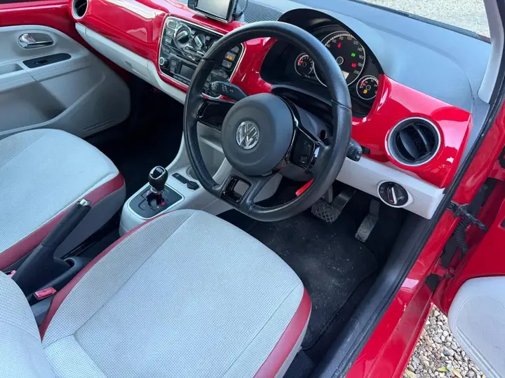 Volkswagen Up 2013 photo 2