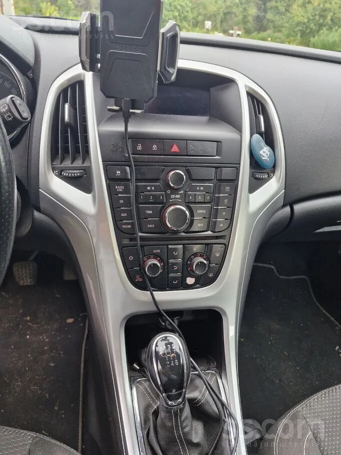 Opel Astra 2010 photo 4