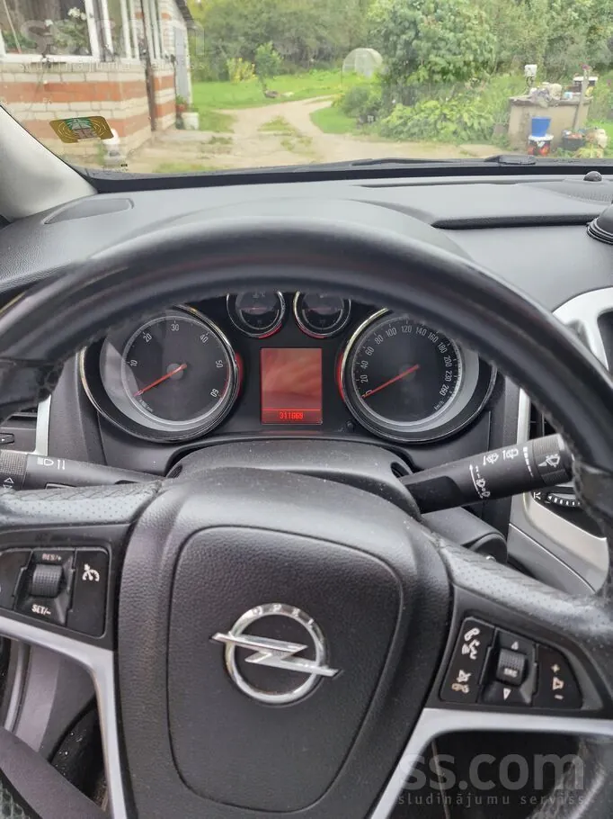 Opel Astra 2010 photo 5