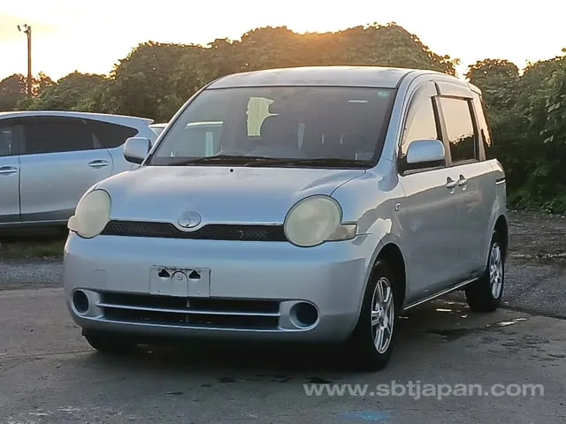 Toyota Sienta X 2003 photo 3