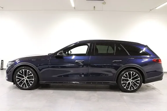 Mercedes-Benz E220 2025 photo 3