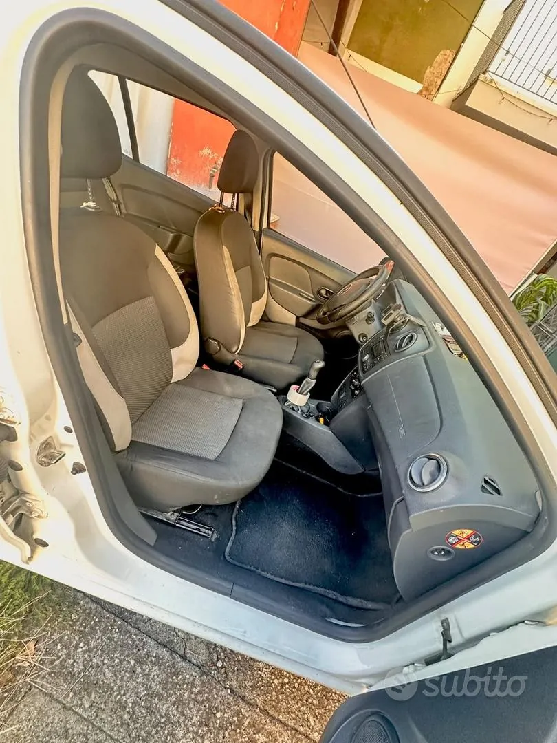 Dacia Sandero 2015 photo 2