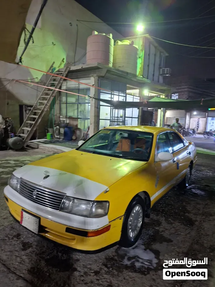 Toyota Crown 2000 photo 2