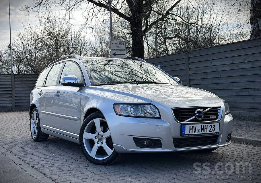 Volvo V50 2010 photo 2