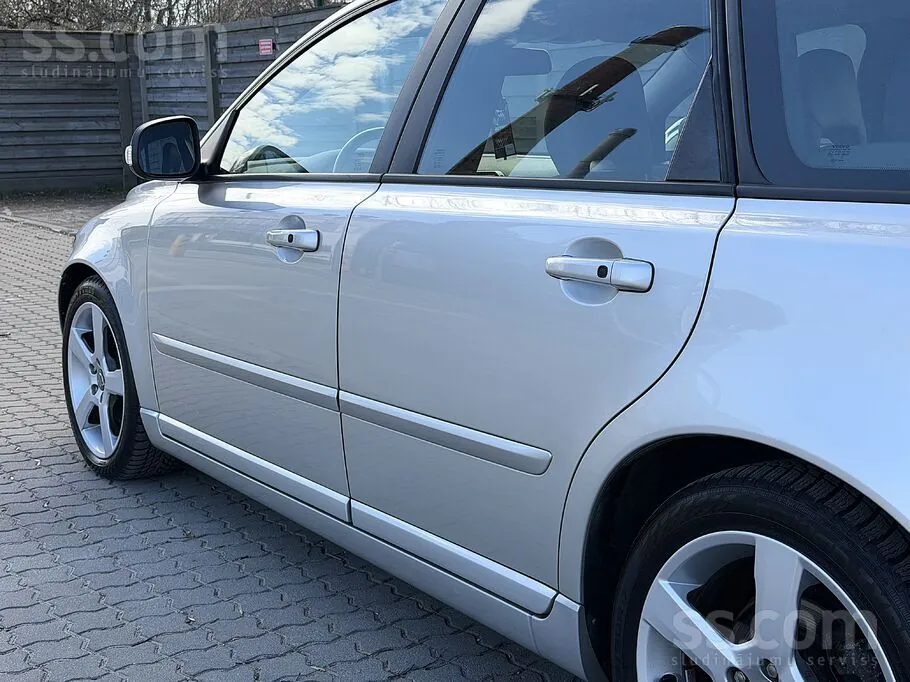 Volvo V50 2010 photo 5