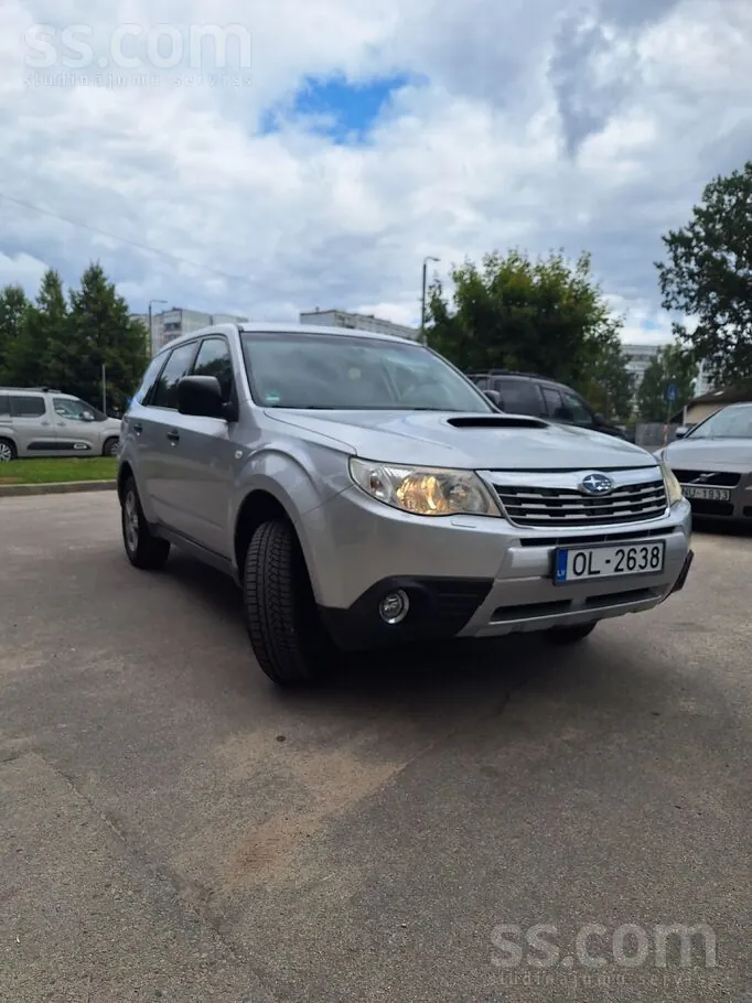 Subaru Forester 2010 photo 2