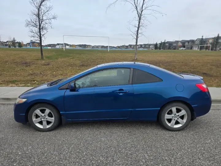 Honda Civic 2010 photo 2