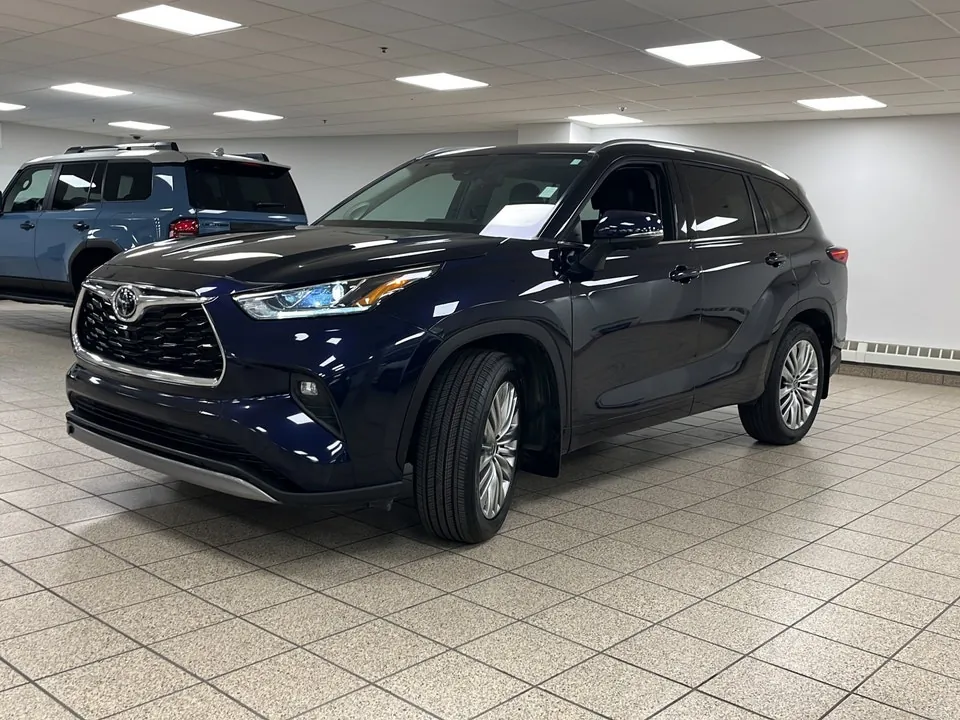 Toyota Highlander 2023 photo 2