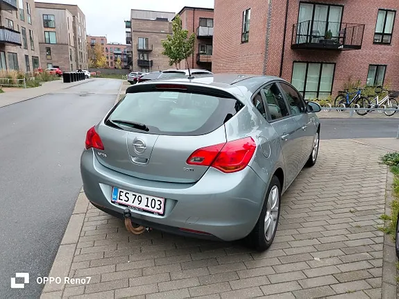 Opel Astra 2011 photo 5