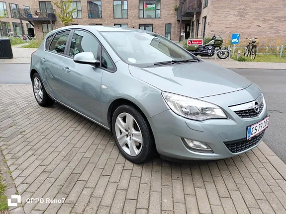 Opel Astra 2011 photo 4
