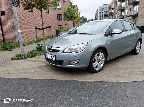 Opel Astra 2011 photo 3