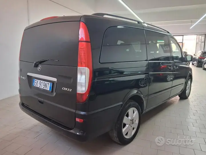 Mercedes-Benz Viano 2010 photo 3