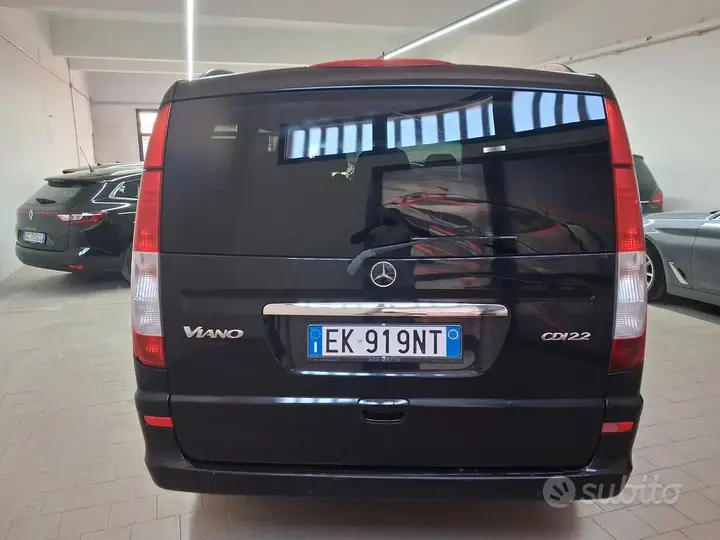 Mercedes-Benz Viano 2010 photo 4